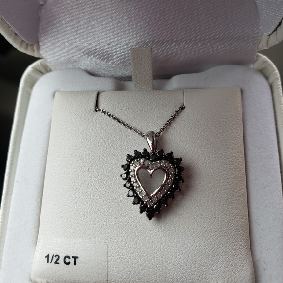 Black and white Diamond Heart Necklace - Picture 2 of 2